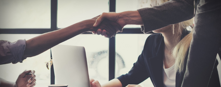 hand shake ocean freight quote